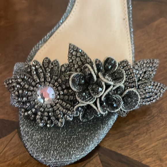 Stylish heels with beautiful design - Picture 3 of 6